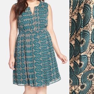 Halogen Sleeveless Pleat Chiffon in Teal Deco Dot